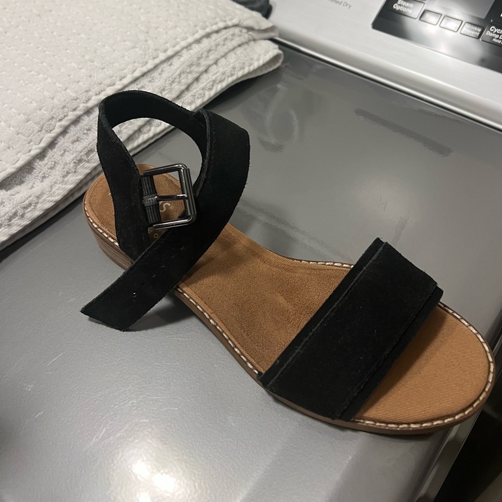 Toms black sandals
